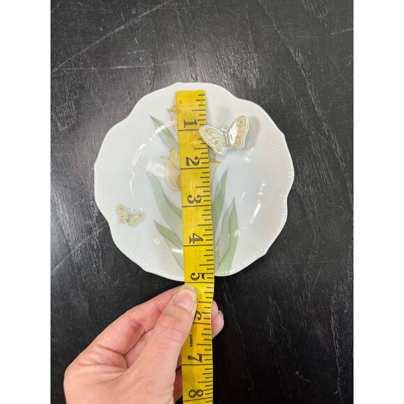 Vintage Decorative Plate- Mini- Scalloped edges- Tulips 3d butterfly- some wear - Picture 2 of 5